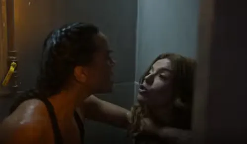   					'Dona de Mim': Bárbara vai pra cima de Kami durante confronto  				  				