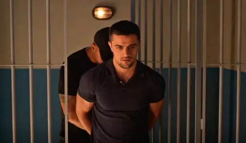 
					'Dona de Mim': Danilo se entrega e dá castigo monstruoso a Jaques
				
				