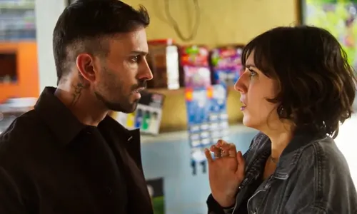 
					'Dona de Mim': Deco faz negócios com Vespa após ameaçar Nina
				
				