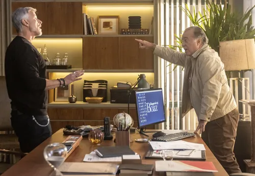 
					'Dona de Mim': Jaques choca ao atacar Samuel e surta com Abel
				
				