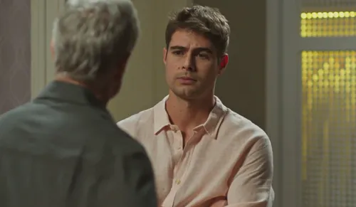   					'Dona de Mim': Jaques choca e revela ser pai de protagonista: 'Sou eu'  				  				