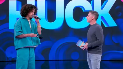 
					'Dona de Mim': Luciano Huck invade a trama e manda recado especial
				
				