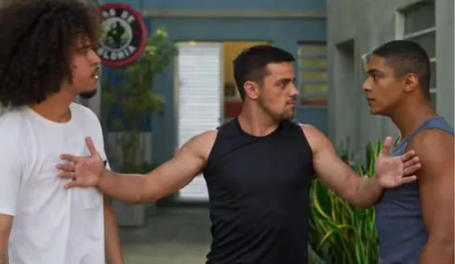 
					'Dona de Mim': Marlon perde a cabeça e parte pra cima de Ryan por Kami
				
				