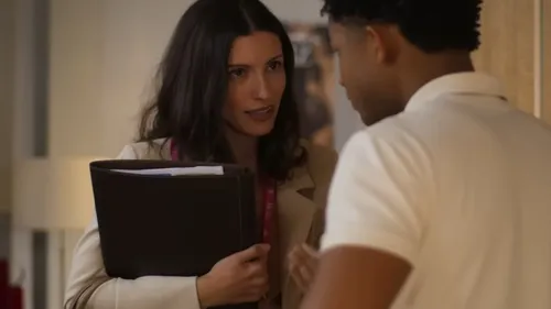 
					'Dona de Mim': Samuel chuta Leona e engata novo romance
				
				