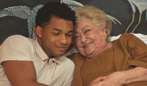 
					'Dona de Mim': Jaques descobre plano de Rosa e arma cena bêbado
				
				