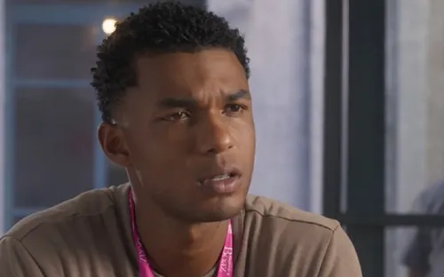 
					Dona de Mim: Samuel leva golpe ao ver cena 'insensível' de Leona na TV
				
				