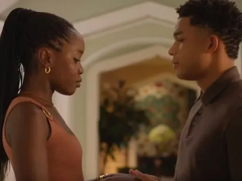 
					'Dona de Mim': Leona causa reviravolta e dá chute em Marlon
				
				