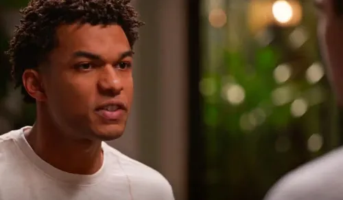 
					'Dona de Mim': Samuel surta e coloca vida de personagem em risco
				
				