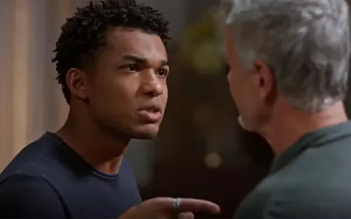 
					'Dona de Mim': Jaques se humilha para Leona e leva apavoro de Samuel
				
				