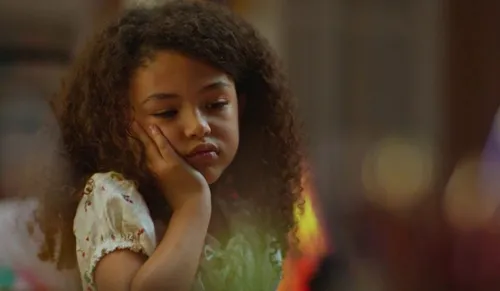  					'Dona de Mim': Rosa age com maldade e destrói Leona após pedido  				  				