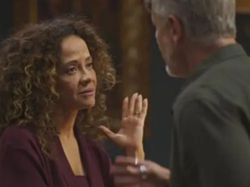 
					Dona de Mim: Abel provoca fúria de Jaques e faz Rosa chorar em retorno
				
				