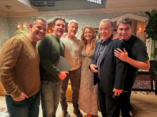 
					'Dona de Mim': Tony Ramos grava como Abel e diretor reage: 'Vivo'
				
				