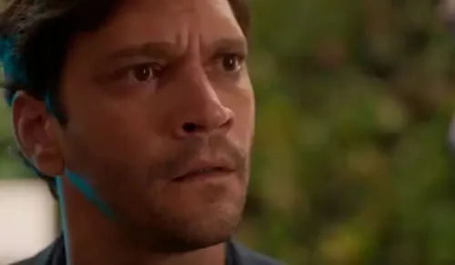 
					'Dona de Mim': Marlon fica em choque ao encontrar homem morto
				
				
