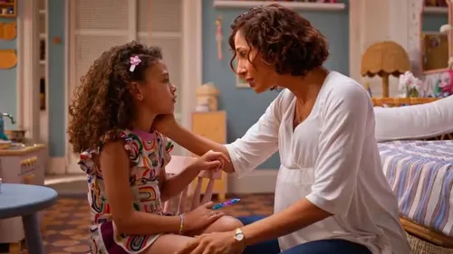 
					Dona de Mim: Ellen foge da polícia com Sofia e reação da menina choca
				
				