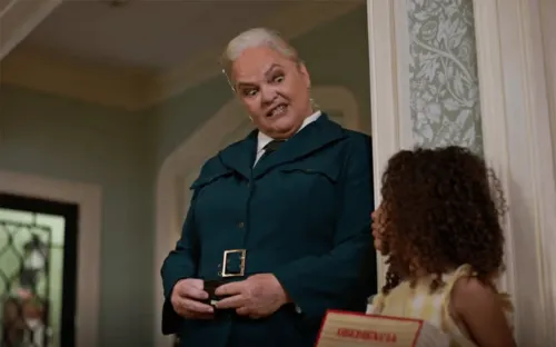 
					'Dona de Mim': personagem substitui Leona e atormenta vida de Sofia
				
				