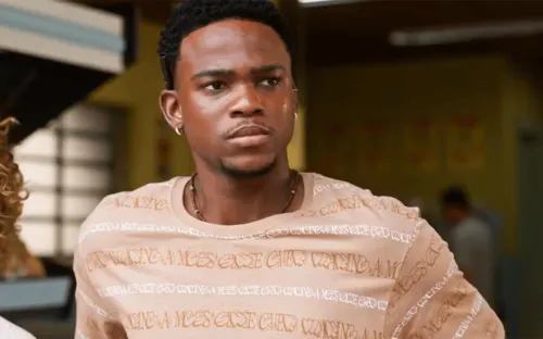 
					'Dona de Mim': troca de tiros com Marlon e Ryan deixa inocente baleado
				
				