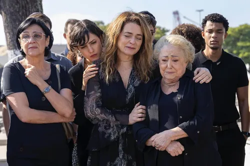   					Dona de Mim: veja fotos do enterro emocionante de Abel  				  				