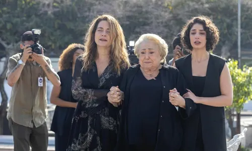   					Dona de Mim: veja fotos do enterro emocionante de Abel  				  				