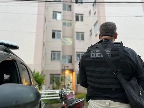
				
					Doze pessoas são presas em operação contra grupos criminosos na Bahia
				
				