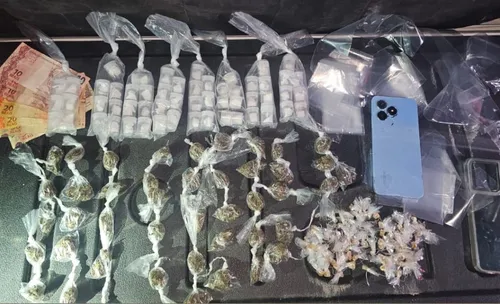 
					Dupla é presa por suspeita de tráfico de drogas na Bahia
				
				