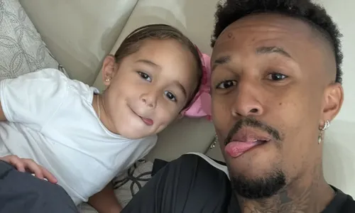 
					Éder Militão é detonado após aniversário da filha: 'Pai reborn'
				
				