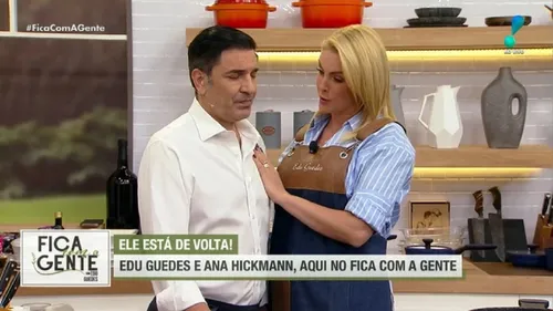 
					Edu Guedes cai no choro ao voltar à televisão ao lado de Ana Hickmann
				
				