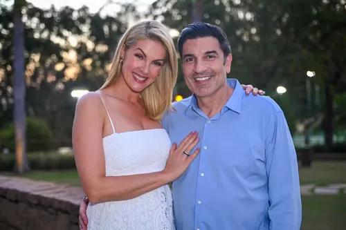 
					Edu Guedes cai no choro e revela que mentiu para filhos sobre câncer
				
				