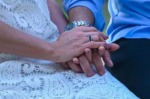 
					Edu Guedes cai no choro e revela que mentiu para filhos sobre câncer
				
				