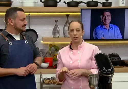 
				
					Edu Guedes é homenageado na RedeTV! e substituta se emociona ao vivo
				
				