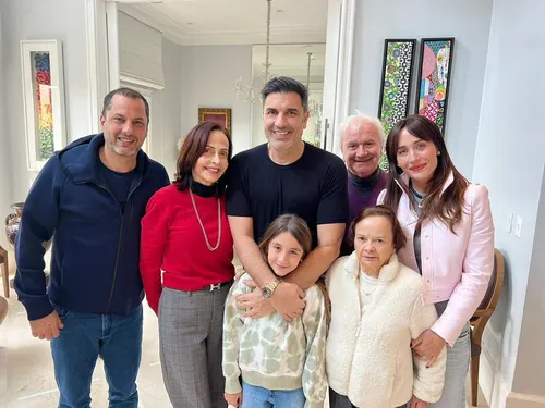 
					Edu Guedes recebe alta do hospital após cirurgia delicada
				
				