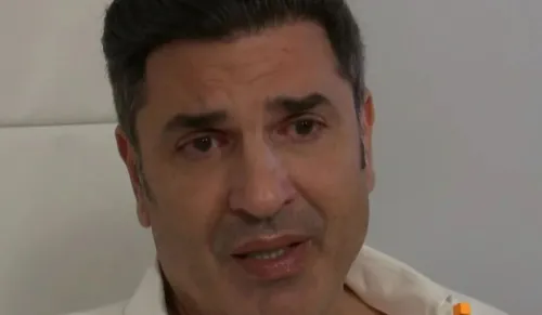 
					Edu Guedes cai no choro ao voltar à televisão ao lado de Ana Hickmann
				
				