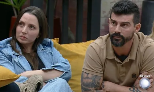 
				
					Enquete Power Couple: Carol e Radamés são rejeitados em votação final
				
				