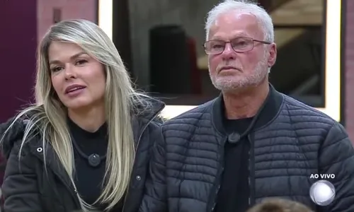 
				
					Enquete Power Couple: barraqueira dá vexame e é rejeitada em votação
				
				