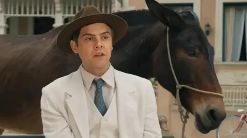 
					Êta Mundo Melhor: Candinho desmaia ao saber destino trágico de amigo
				
				