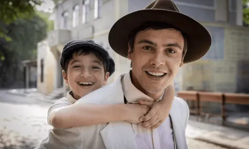 
					'Êta Mundo Melhor': Candinho descobre que é pai de Samir; veja quando
				
				