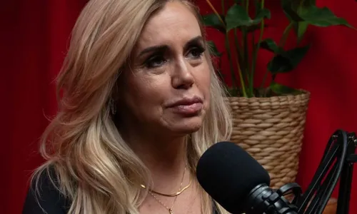 
					Ex-A Fazenda acusa Record de dopar peões com substâncias: 'Dia a dia'
				
				