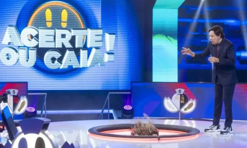   					Mariana Godoy comete gafe ao vivo e troca Record por Globo; VÍDEO  				  				