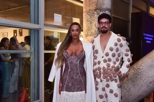   					Ex-BBBs Aline Patriarca e Vinicius combinam looks ousados no SPFW  				  				