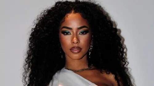 
					Lorena Maria, ex de MC Daniel, expõe diagnóstico urgente após briga
				
				