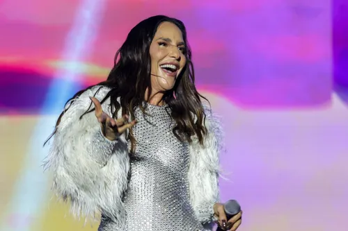 
					Ivete Sangalo se hospeda em quarto de Odete e Débora Bloch reage
				
				