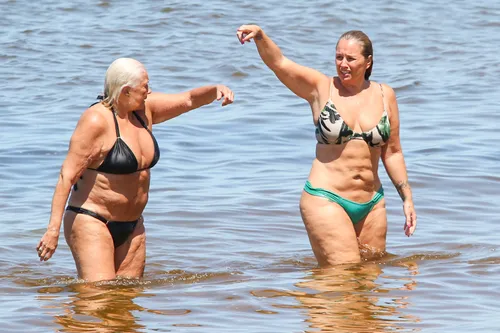 
					Fafá de Belém tira a roupa e faz topless em rio no Pará na COP30
				
				