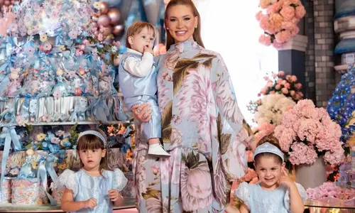 
					Família de Vini Jr. marca presença em festa de filha de Virginia; FOTO
				
				