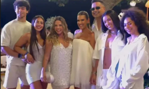 
				
					Filha de Carla Perez e Xanddy faz 1ª aparição com nova namorada
				
				
