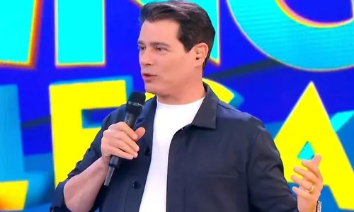   					Celso Portiolli quebra protocolo e manda recado para Galisteu e Tatá  				  				