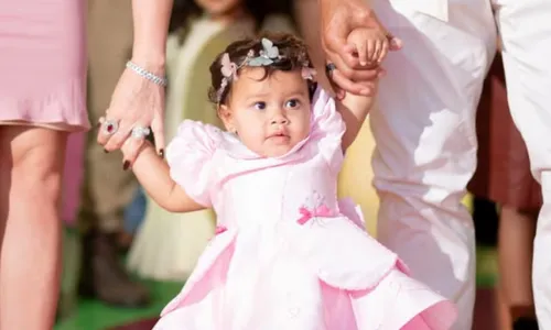 
				
					Filha de Hulk ganha festa luxuosa de um ano com bolo de quase 3 metros
				
				