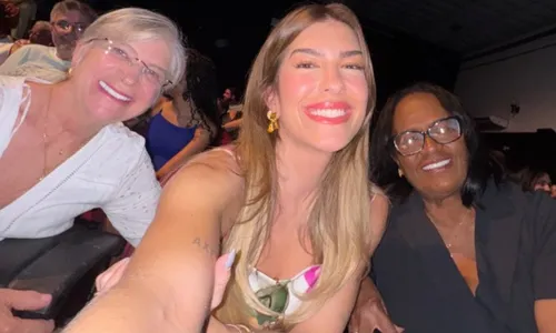 
				
					Filha de Lore Improta e Léo Santana rouba a cena em escola; VÍDEO
				
				