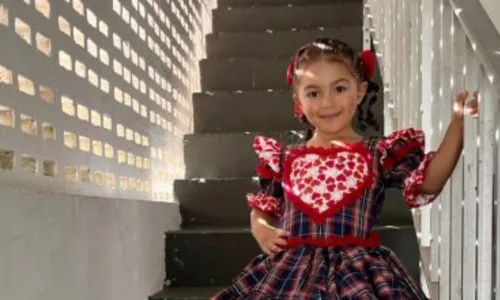 
				
					Filha de Lore Improta e Léo Santana rouba a cena em escola; VÍDEO
				
				