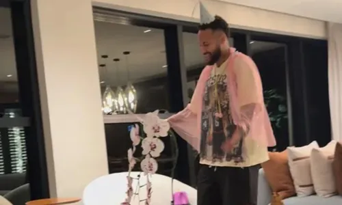 
					Filha de Neymar faz aniversário e exibe braço machucado; jogador reage
				
				