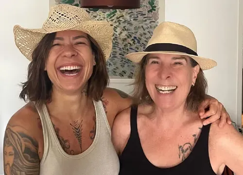 
					Filha de Raul Seixas detona viúva e expõe documentos da herança dele
				
				