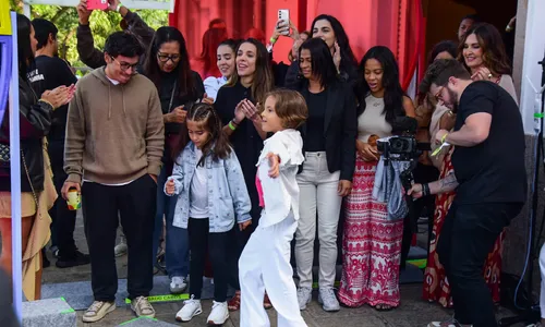 
					Filhas de Ivete Sangalo roubam a cena em gravação e altura surpreende
				
				